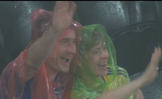 Матч Україна - Франція перервав дощ. Фото. Відео