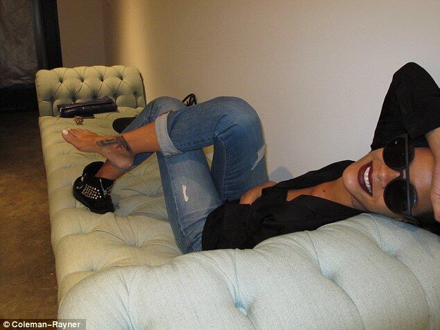 Рианна похвастала новой татуировкой. Фото