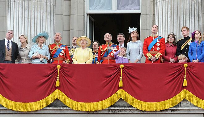 Королевская рать порадовала Елизавету II парадом. Фото