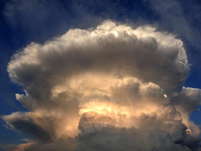 Огромное облако напугало жителей Китая