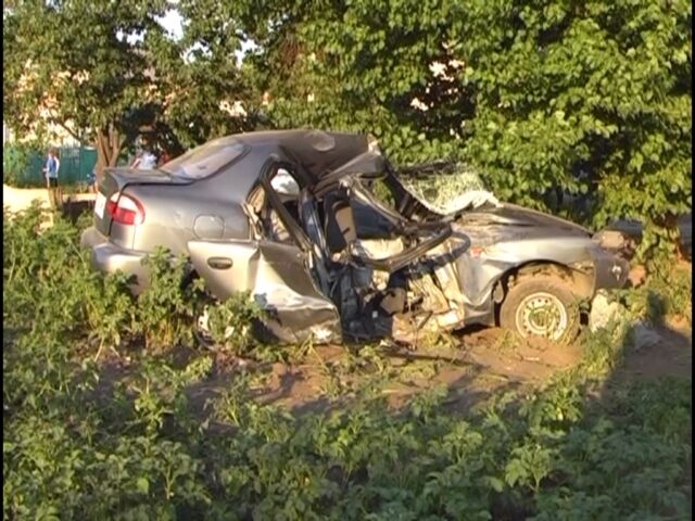 Пьяный маршрутчик протаранил Daewoo и перевернулся. Фото  