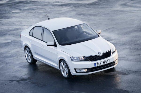 У Skoda Fabia и Octavia появился "средний брат" – лифтбек Rapid. Фото