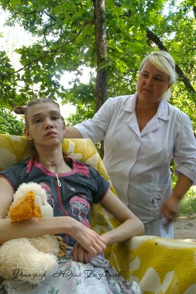 Мама Саши Поповой: документы дочери вернут завтра