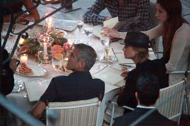 Джордж Клуни наслаждается компанией Стейси. Фото