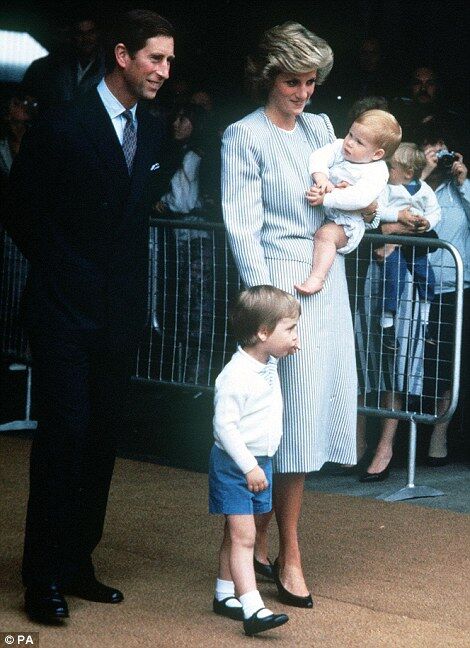 Принц Уильям отмечает 30-летие: $19 млн от мамы и портрет от жены. Фото