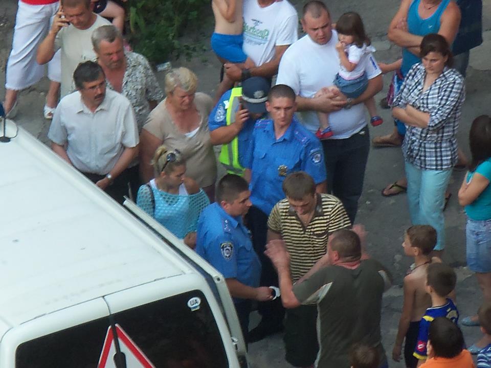 Жители Тернополя отбили у ГАИ своего соседа. Фото