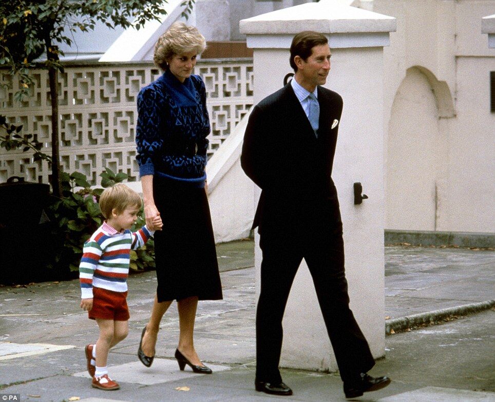 Принц Уильям отмечает 30-летие: $19 млн от мамы и портрет от жены. Фото