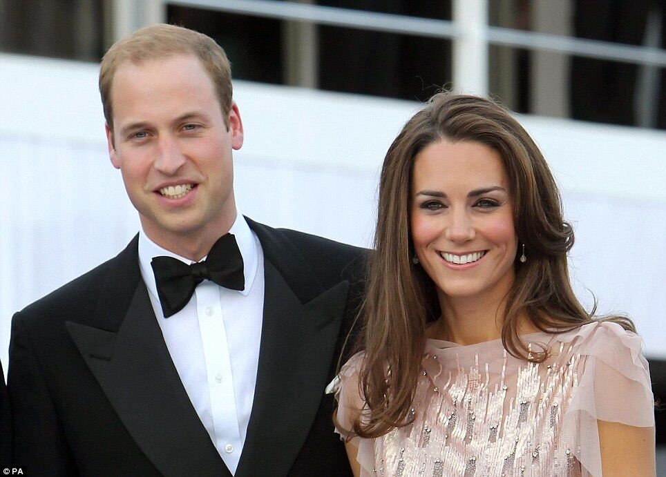 Принц Уильям отмечает 30-летие: $19 млн от мамы и портрет от жены. Фото