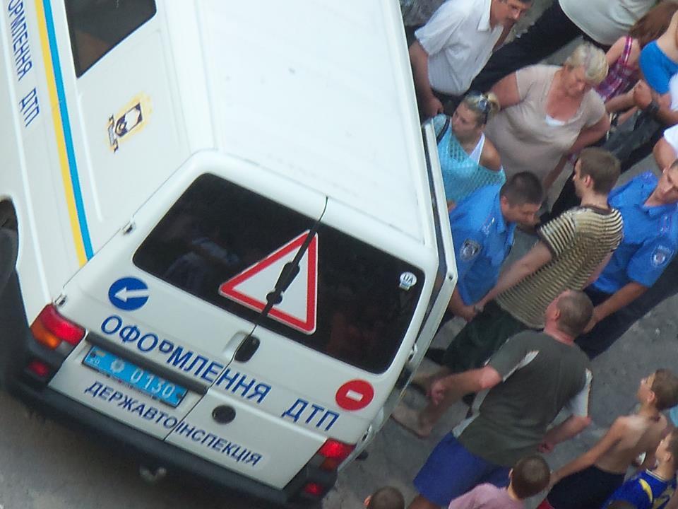 Жители Тернополя отбили у ГАИ своего соседа. Фото