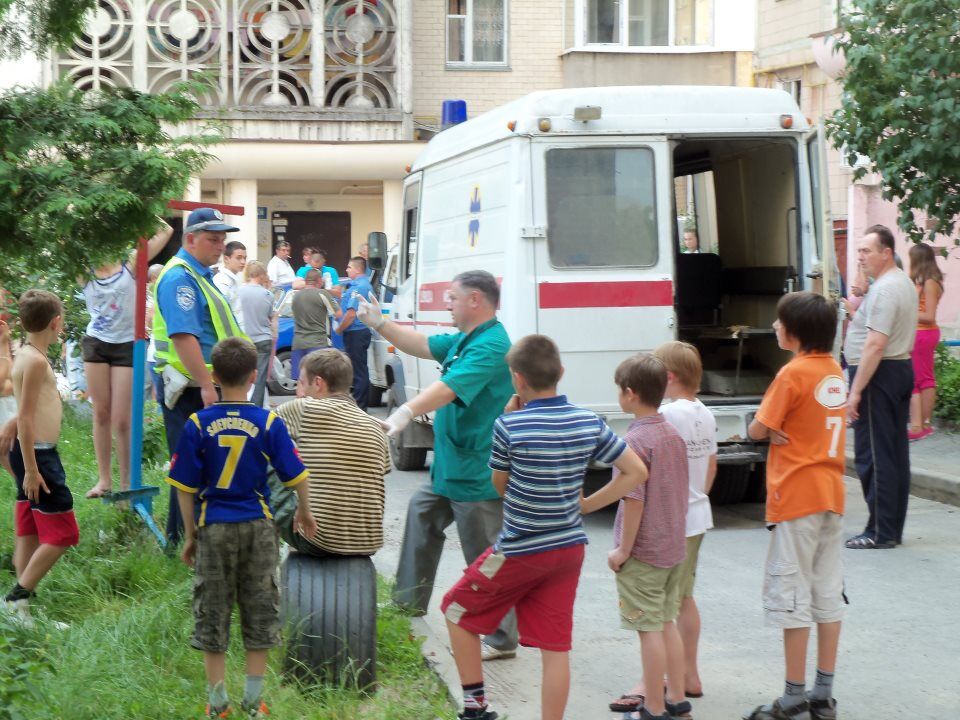 Жители Тернополя отбили у ГАИ своего соседа. Фото