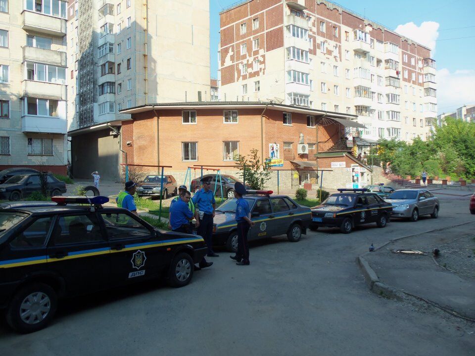 Жители Тернополя отбили у ГАИ своего соседа. Фото