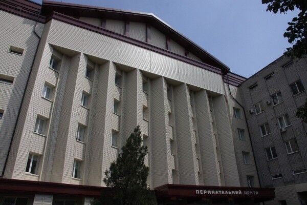 Азаров открыл перинатальный центр в Днепропетровске