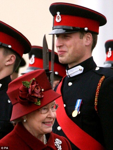 Принц Уильям отмечает 30-летие: $19 млн от мамы и портрет от жены. Фото