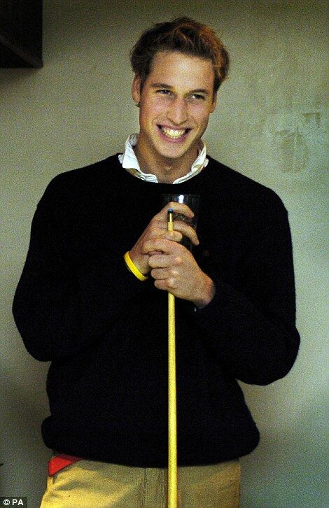 Принц Уильям отмечает 30-летие: $19 млн от мамы и портрет от жены. Фото