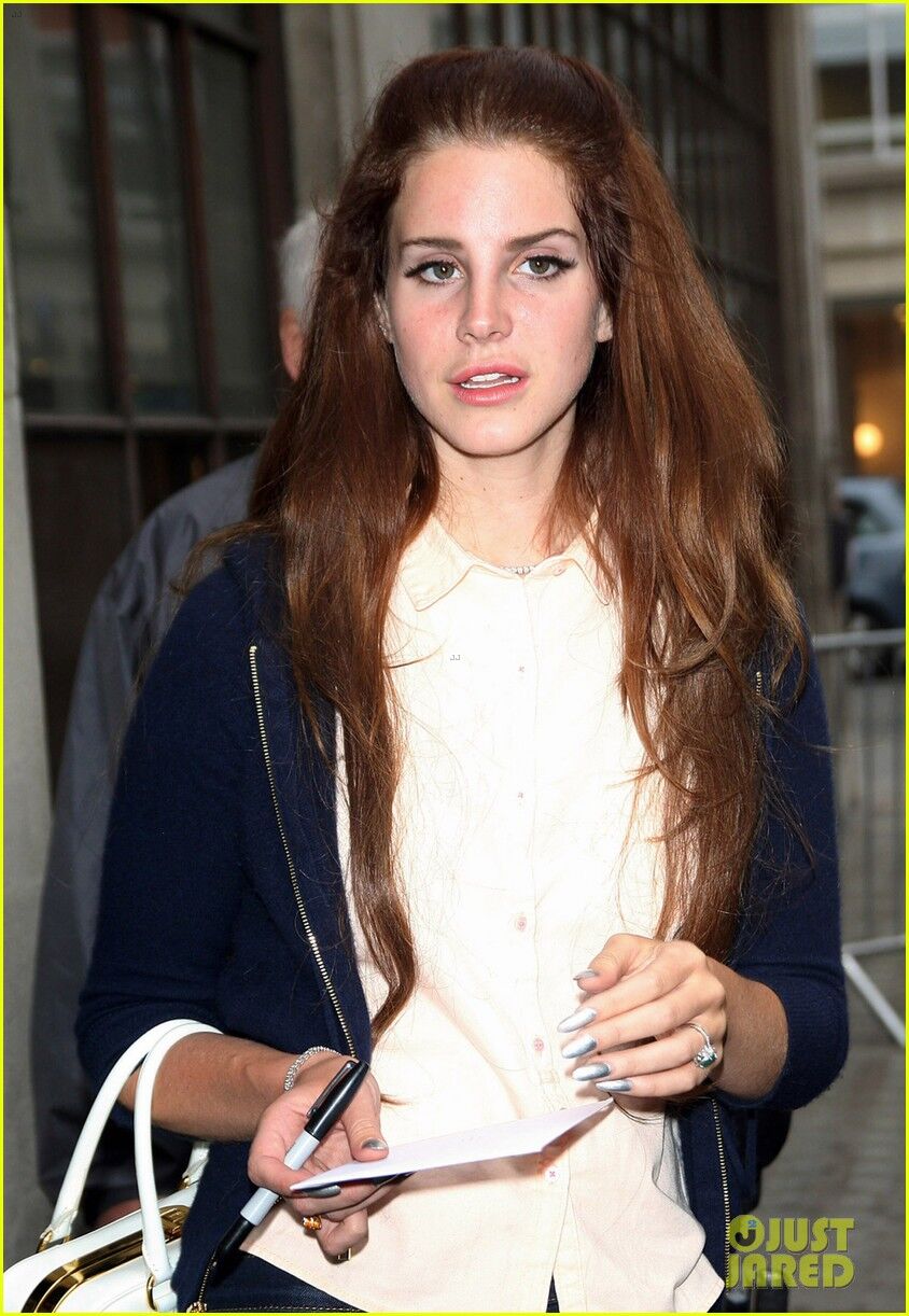 Лана Дель Рей прибыла на BBC Radio. Фото