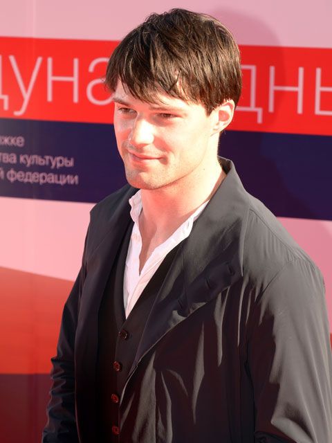 На открытие Московского кинофестиваля пришла женщина в маске