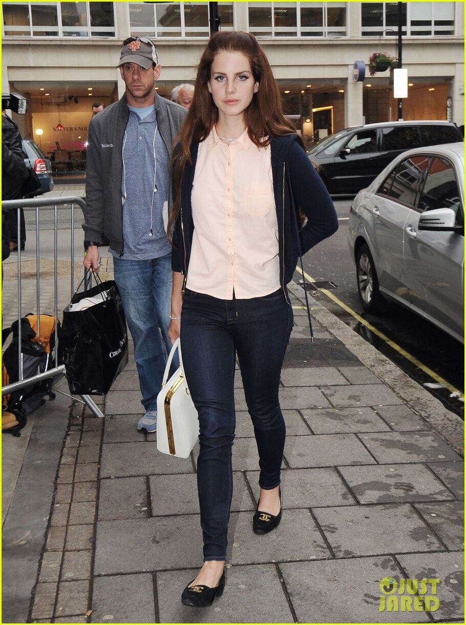 Лана Дель Рей прибыла на BBC Radio. Фото