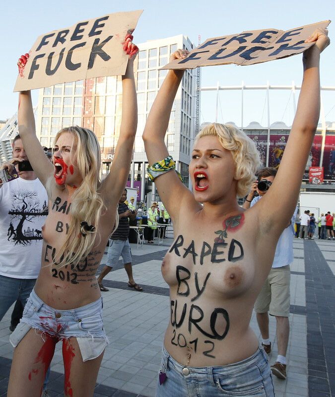 Femen снова разделись в Киеве