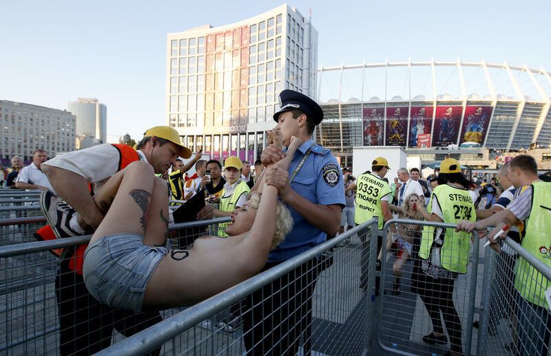 Femen снова разделись в Киеве