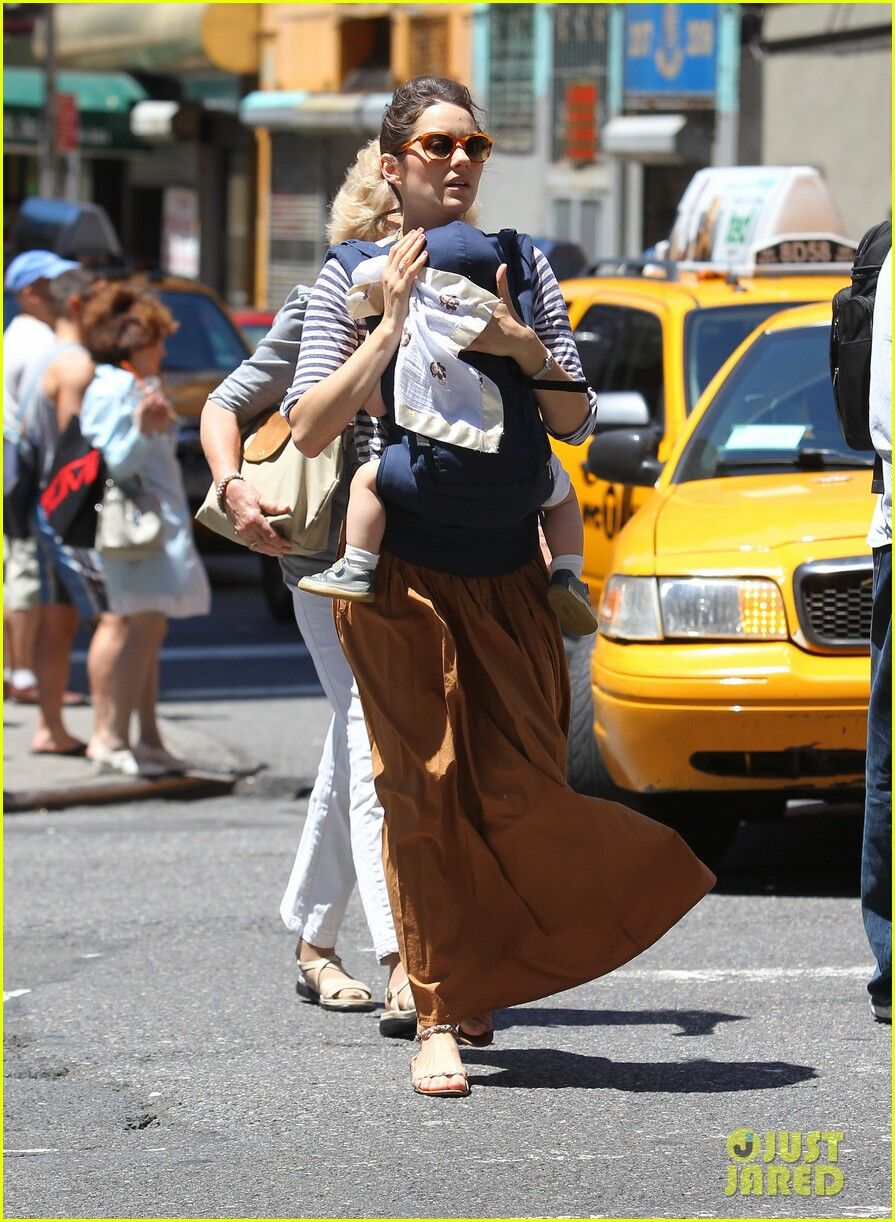 Марион Котийяр переходит на другую сторону. Фото