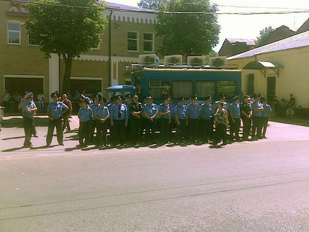 Під судом побилися прихильники і противники Тимошенко