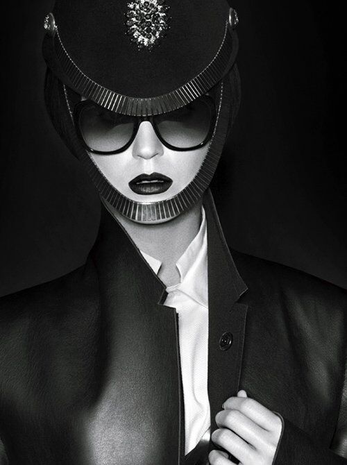 Кэти Перри примеряла стильное-ретро для Luomo Vogue. Фото