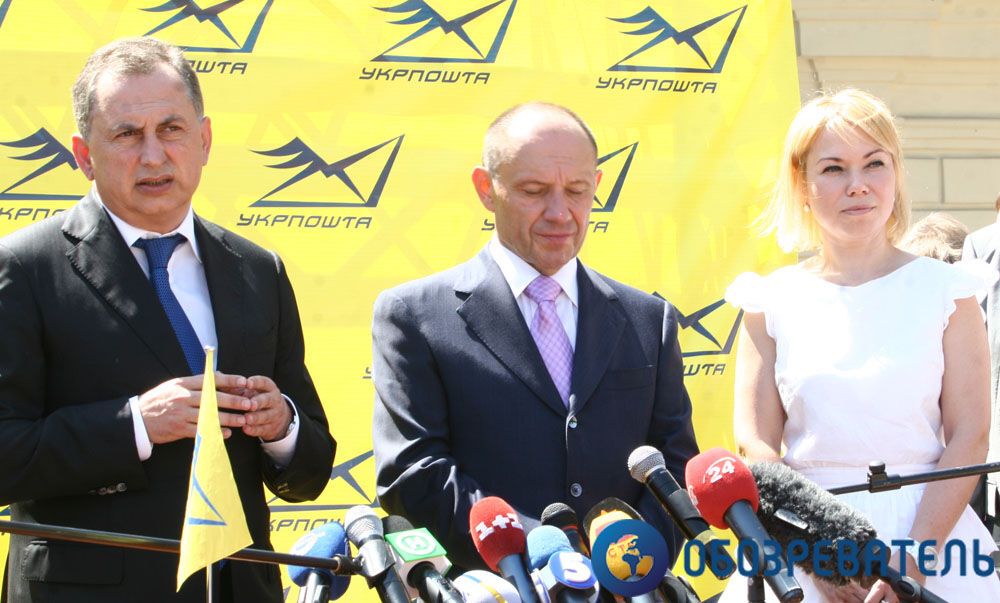 На Софійській площі зібрали гігантську марку-пазл