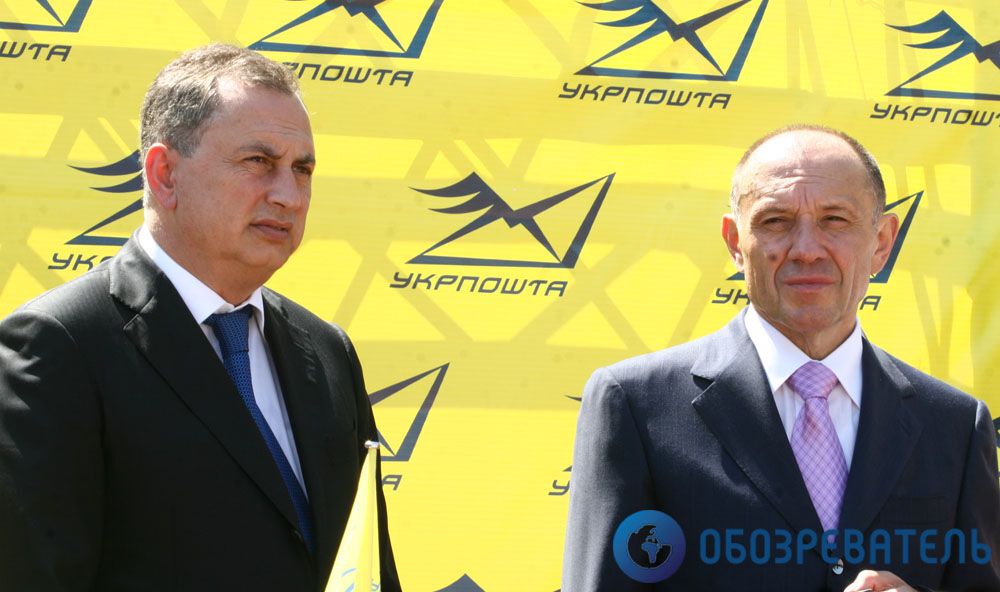 На Софійській площі зібрали гігантську марку-пазл