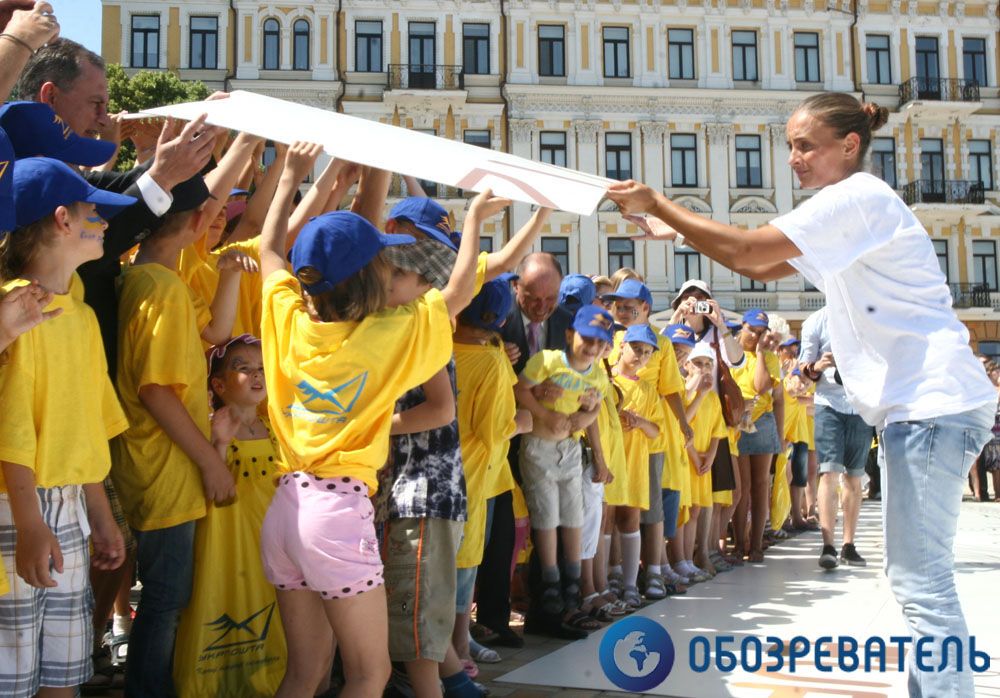 На Софійській площі зібрали гігантську марку-пазл