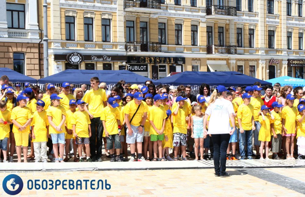 На Софійській площі зібрали гігантську марку-пазл