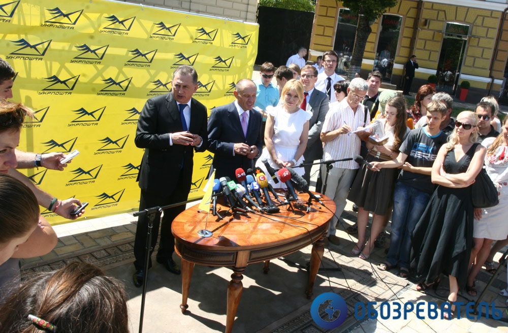 На Софійській площі зібрали гігантську марку-пазл