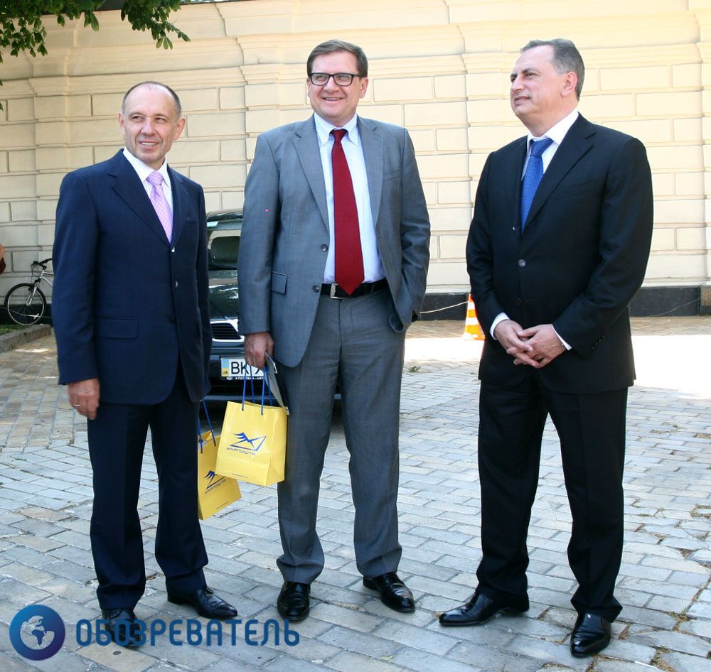 На Софійській площі зібрали гігантську марку-пазл