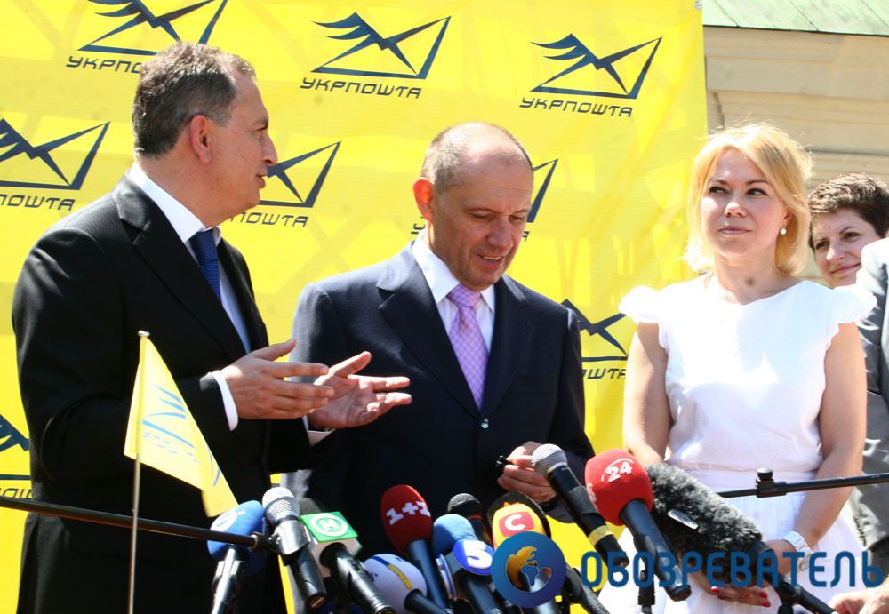 На Софійській площі зібрали гігантську марку-пазл