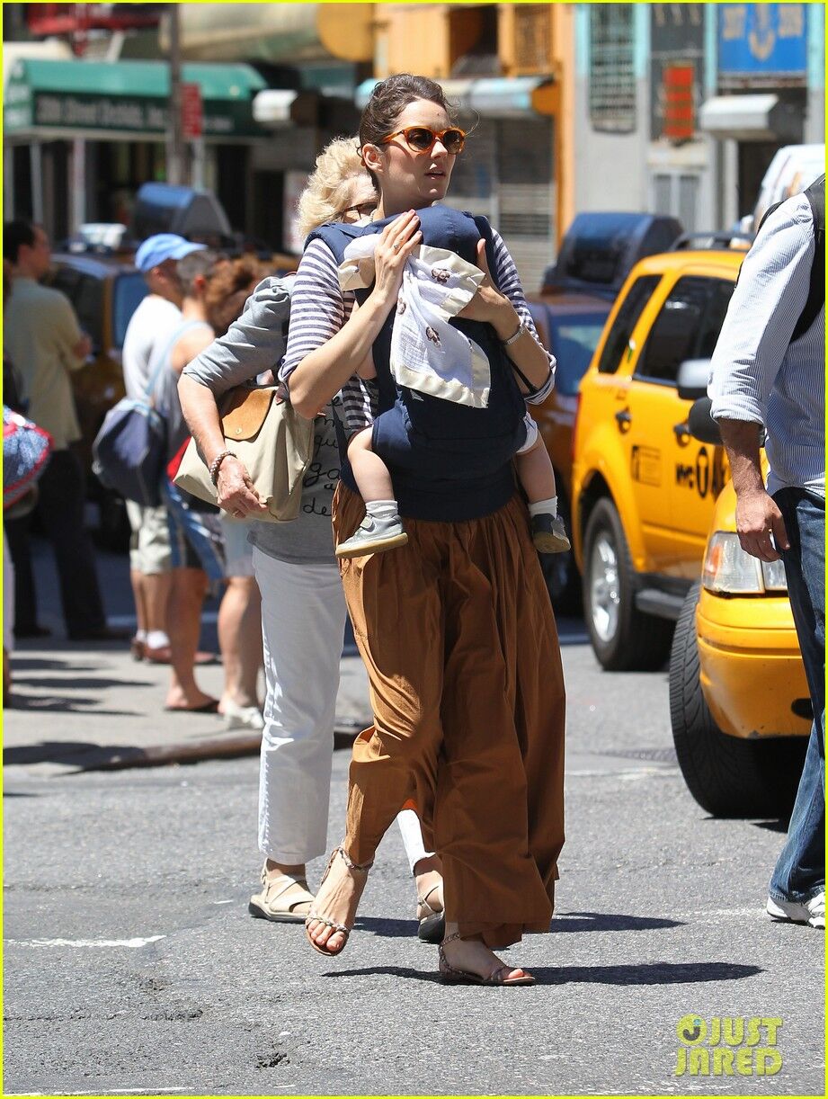 Марион Котийяр переходит на другую сторону. Фото