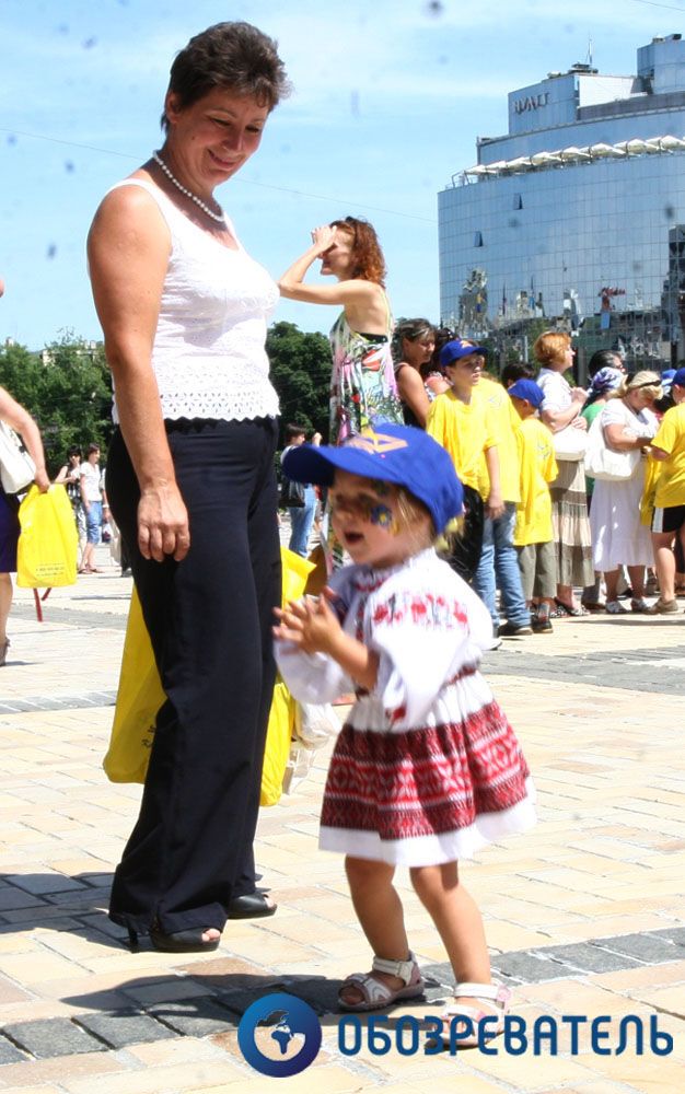 На Софійській площі зібрали гігантську марку-пазл