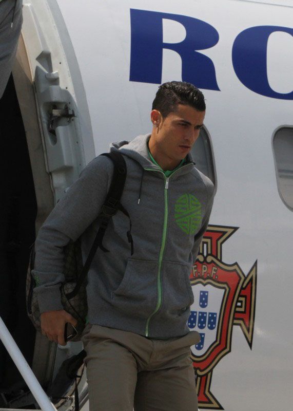 В Донецк прилетела сборная Португалии