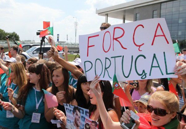 В Донецк прилетела сборная Португалии