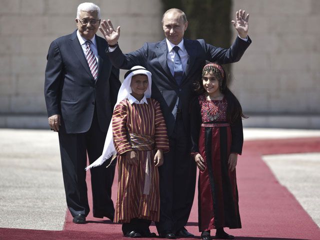 У ході візиту Путіна Аббас назвав його ім'ям вулицю у Віфлеємі