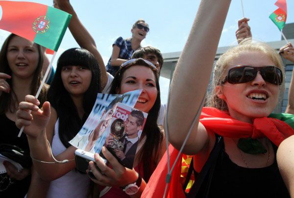 В Донецк прилетела сборная Португалии