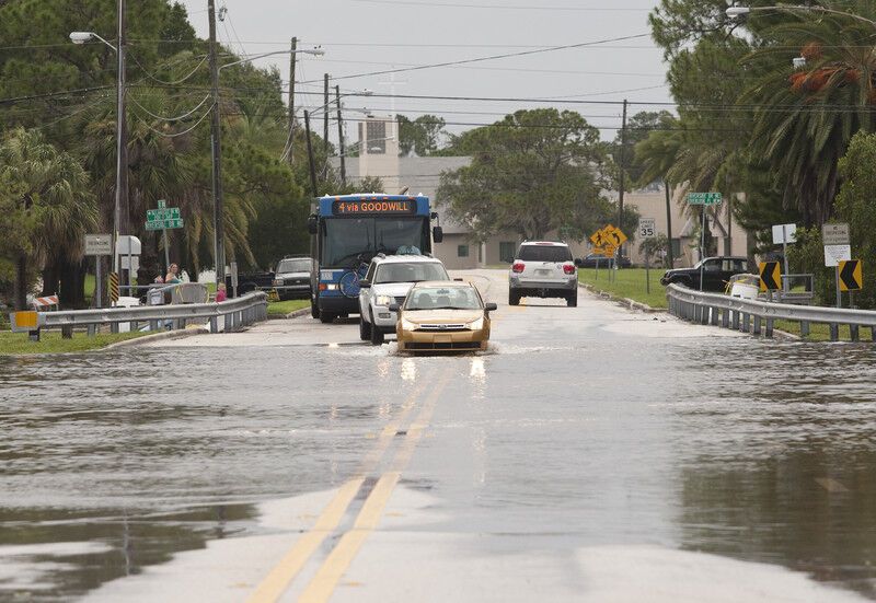 Во Флориде объявлен режим ЧП из-за надвигающегося шторма