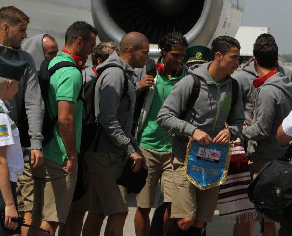 В Донецк прилетела сборная Португалии