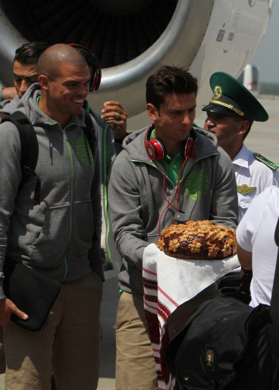 В Донецк прилетела сборная Португалии