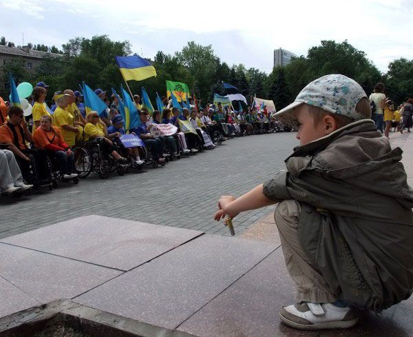 В Донецке стартовал Международный марафон инвалидов на колясках