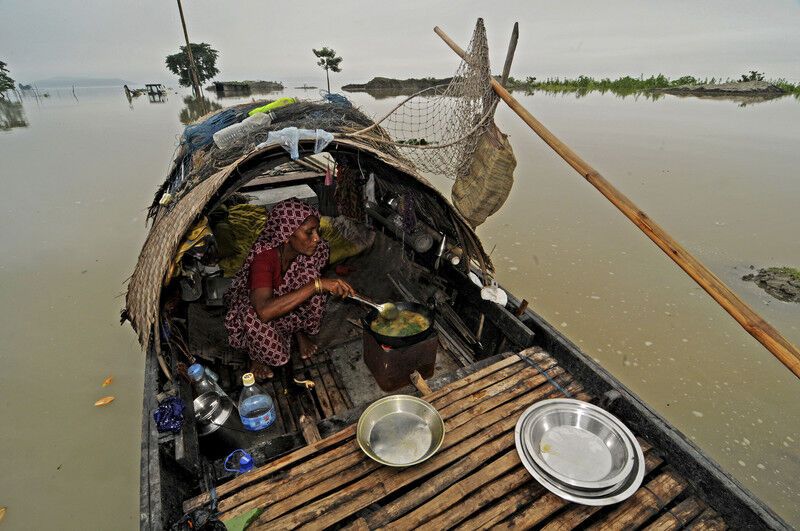 Из-за наводнения в Индии миллион человек покинули свои дома