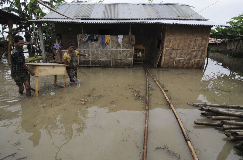 Из-за наводнения в Индии миллион человек покинули свои дома
