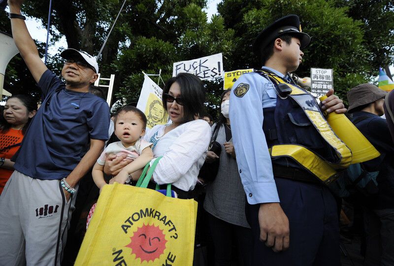 У Японії протести проти запуску атомного реактора