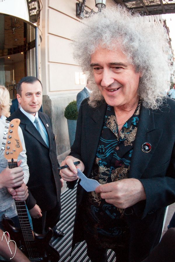 Queen хотят остаться в Киеве на закрытие Евро-2012