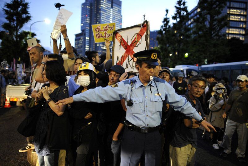 У Японії протести проти запуску атомного реактора