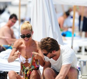 Мишель Хунцикер и Томас Труссарди позируют в Майами