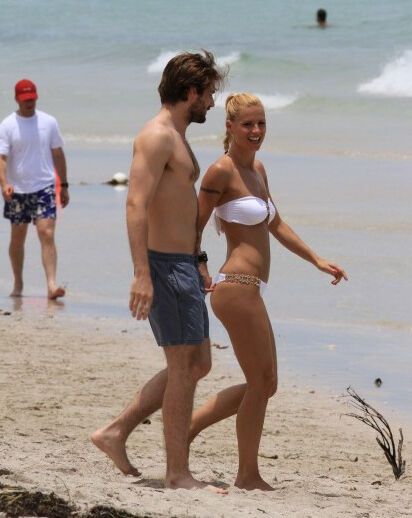 Мишель Хунцикер и Томас Труссарди позируют в Майами